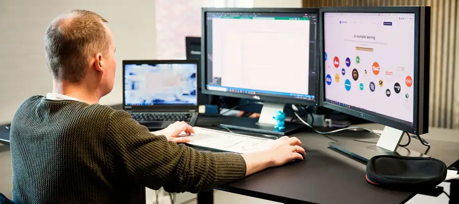 Hvad afhænger prisen på en webshop af?